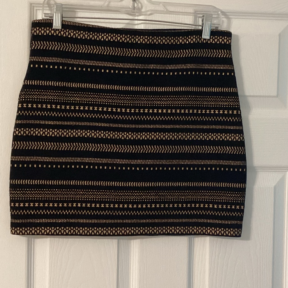 Women’s Black and Gold Patterned  Skirt by Express size M